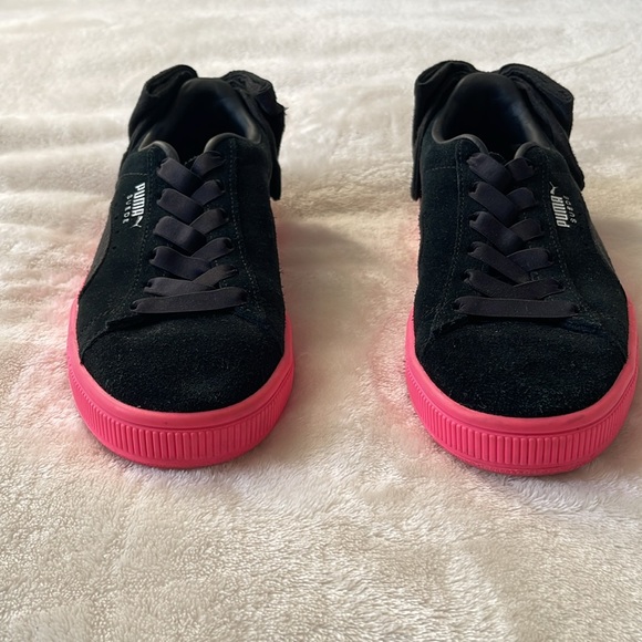 Puma (WMNS) PUMA Suede Bow Block Casual Black/Pink Skate Shoes - Picture 3 of 7